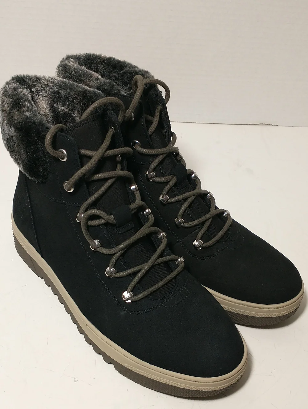 NEW WITH BOX Waterproof Winter Boot, Black/ Gray, Size 6.5, Leather Fabric Upper